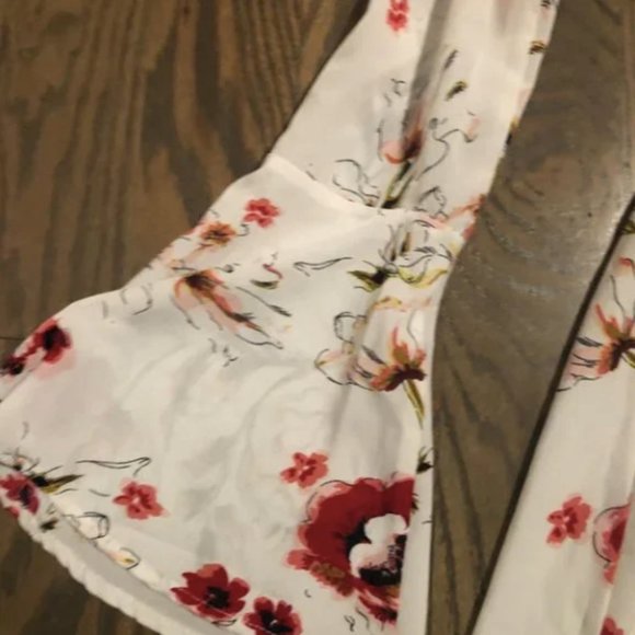 Ying@cai Hi Low Floral Top Long Bell Sleeves - Picture 2 of 4